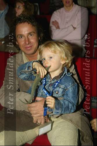 Kaatsheuvel 21 april 2002
50 jarig bestaan van de efteling en premiere show Hans Klok.
Marco Borsato met Luca Borsato