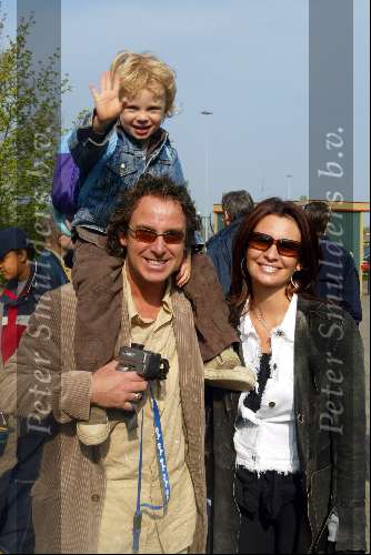 Kaatsheuvel 21 april 2002
50 jarig bestaan van de efteling en premiere show Hans Klok.
Leontine Borsato en Marco Borsato met Luca Borsato