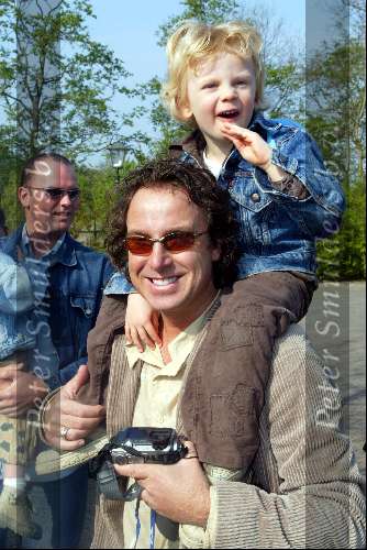 Kaatsheuvel 21 april 2002
50 jarig bestaan van de efteling en premiere show Hans Klok.
Marco Borsato met Luca Borsato