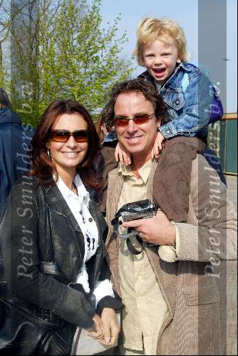 Kaatsheuvel 21 april 2002
50 jarig bestaan van de efteling en premiere show Hans Klok.
Leontine Borsato en Marco Borsato met Luca Borsato