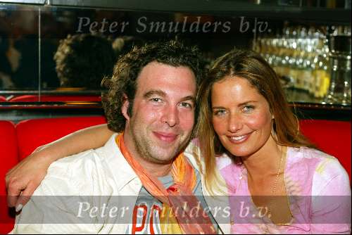 Amsterdam 11 april 2002
Opening restaurant Joop Braakhekke
Mariska Hulscher met vriend