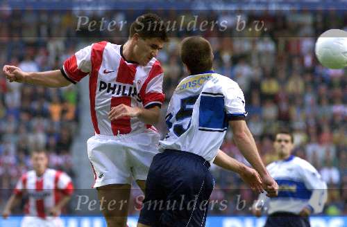 Eindhoven, 14 Augustus 1999
Komp. PSV-MVV, eindstand 4-1
Ovidiu Stinga in duel met Thomas Caers