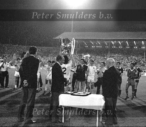 Stuttgart 25 Mei 1988
Erik Gerets met de Europa cup 1.
Eddy Dubbelboer staat naast Wim Kieft.