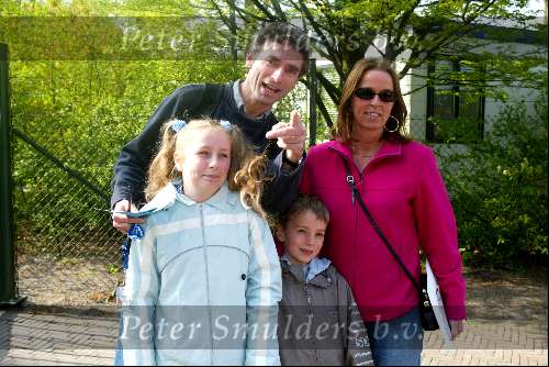 Kaatsheuvel 21 april 2002
50 jarig bestaan van de efteling en premiere show Hans Klok.
Paul rosemuller met gezin