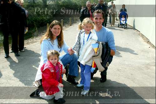 Kaatsheuvel 21 april 2002
50 jarig bestaan van de efteling en premiere show Hans Klok.
Peter Blange met gezin