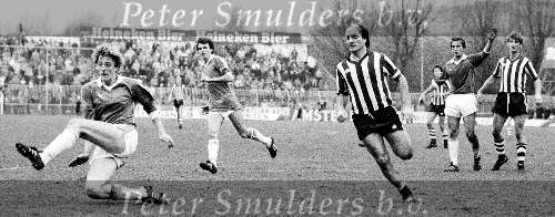 Rotterdam, 22 november 1981
SPARTA-PSV , eindstand 0-2
De oude en nieuwe bondscoaches in akties Louis v Gaal en Dick Advocaat ( geschreven 6 april 2002 )met in het midden Adri v Kraaij, Piet wildschut en michel Valke