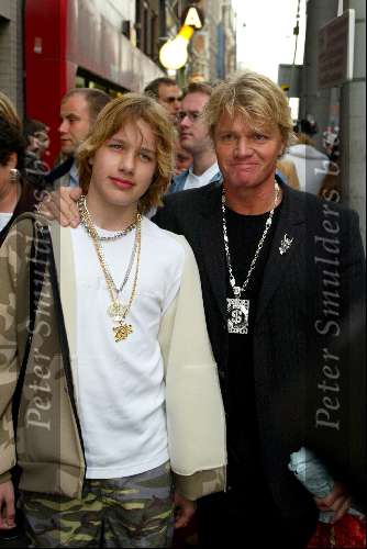 Amsterdam 23 april 2002
Premier Ali G in Pathe de Munt.
Rob Bolland met zoon