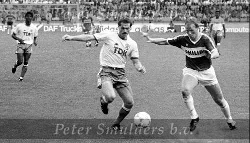 PSV-AJAX kompetite 1987/1988, eindstand 4-2
Op de foto Ronald Koeman en Jan Wouters
30 Augustus 1987