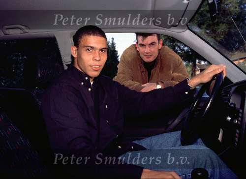 Ronaldo met rijschoolhouder John Dekker uit Eindhoven
eerste rijles