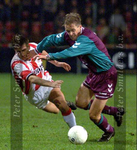 Eindhoven, 19 december 1998
PSV-Willem II, eindstand 1-0
Tomek Iwan wordt weggeduwd door Jukka Koskinen.