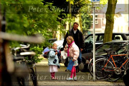 Amsterdam 27 april 2002
Ursul de Geer met zijn dochters