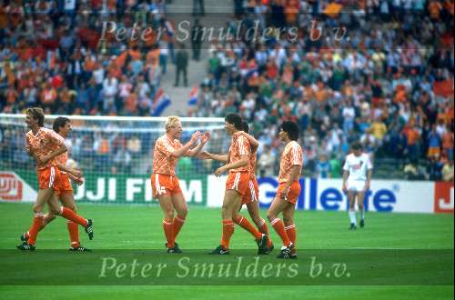 Munchen, 25 juni 1988 Finale Europees Kampioenschap 1988
Finale Nederland-Rusland, eindstand 2-0
1-0 door Ruud Gullit en 2-0 door Marco v Basten
Ronald koeman Adri v tiggelen Gerald Vanenburg Gerrie Muhren