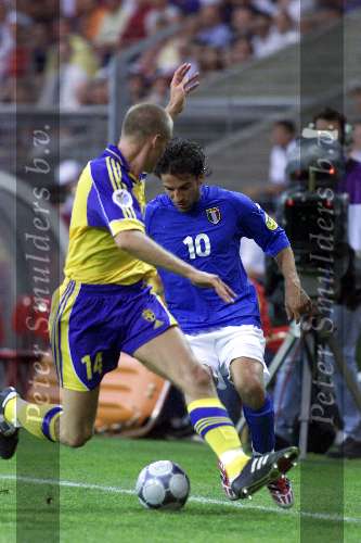 19 juni 2000
Italie-Zweden in het PSV stadion.
Del Piero in duel met olaf Mellberg