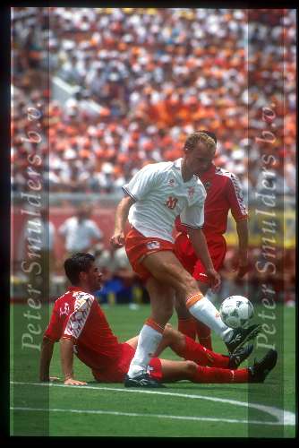 Dennis Bergkamp spelend voor het Nederlands elftal in USA 1994