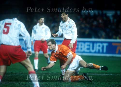 Dennis Bergkamp spelend voor het Nederlands elftal
