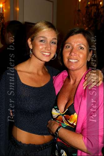 Amsterdam 8 april 2003
Premiere Johnny English. feest in hotel l\\\'europe
do zangeres met moeder