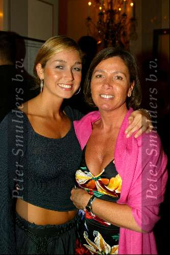 Amsterdam 8 april 2003
Premiere Johnny English met Rowan Atkinson
Do zangeres met moeder