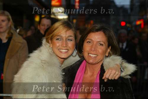 Amsterdam 8 april 2003
Premiere Johnny English met Rowan Atkinson
Do zangeres met moeder