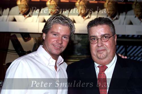 Vinkeveen15 maart 2001  
Dries Roelvink met sponsor