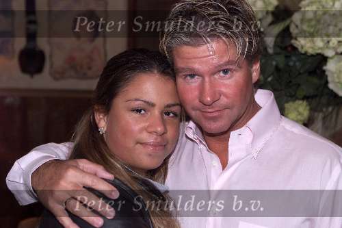 Vinkeveen15 maart 2001  
 Uitreiking cd Dries Roelvink
Dries met zijn dochter