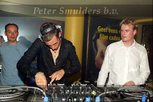 Amsterdam 16 april 2003
premiere van god los
Egbert Jan Weeber als dj