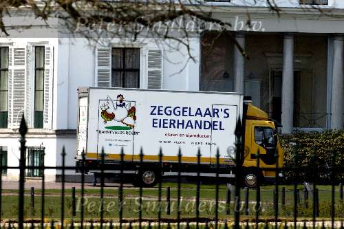 Soestdijk 23 april 2003
Koningin Beatrix op bezoek bij bij prins bernhard en prinses juliana 
eierhandel