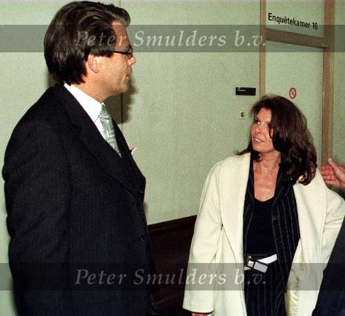 Emile Ratelband met Elaine Vis bij rechtbank
19 Maart 2001