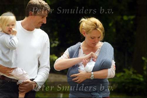 Hilversum 8 juni 2002
Esther Duller met baby en man en dochter
