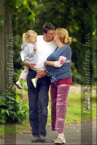 Hilversum 8 juni 2002
Esther Duller met baby en man en dochter