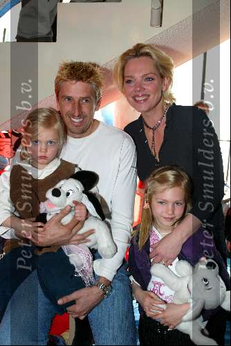 Amersfoort 12 april 2003
Premiere de ijsbeer in amersfoort
esther duller met gezin