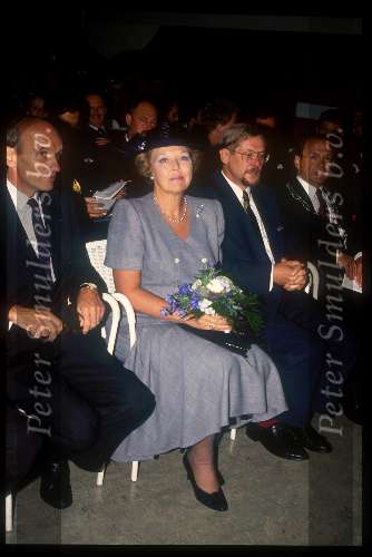 Frank Houben 
commissaris van de koningin Noord Brabant met  koningin beatrix en burgemeester van wim v elck van helmond