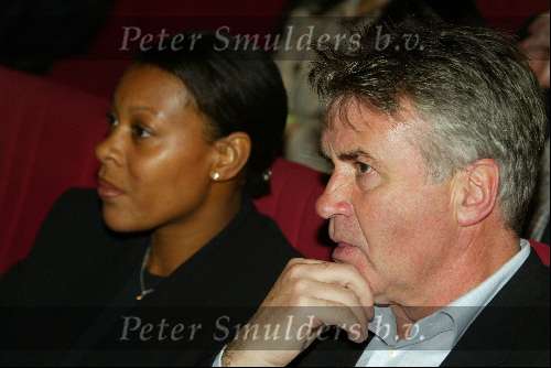Amsterdam 11 april 2003
Presentatie boek Jan Roelfs in filmtheater
guus hiddink met vriendin