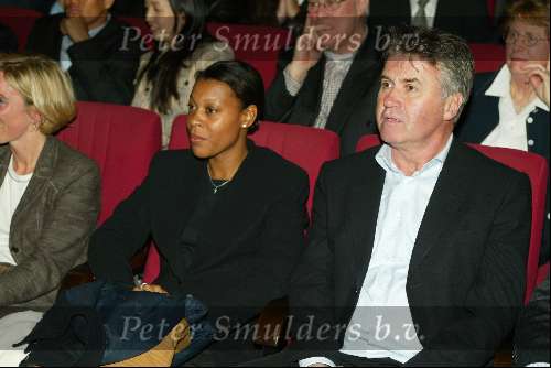 Amsterdam 11 april 2003
Presentatie boek Jan Roelfs in filmtheater
guus hiddink met vriendin