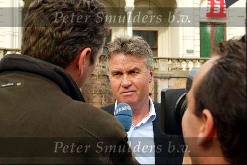 Amsterdam 11 april 2003
Presentatie boek Jan Roelfs in filmtheater
guus hiddink