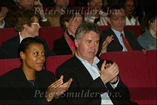 Amsterdam 11 april 2003
Presentatie boek Jan Roelfs in filmtheater
guus hiddink met vriendin