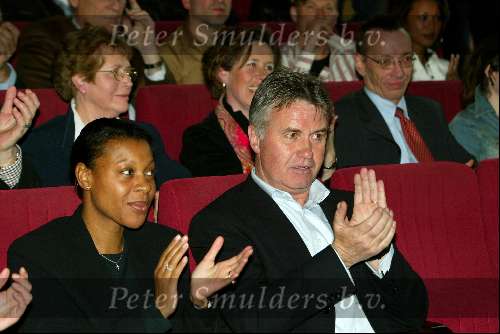 Amsterdam 11 april 2003
Presentatie boek Jan Roelfs in filmtheater
guus hiddink met vriendin