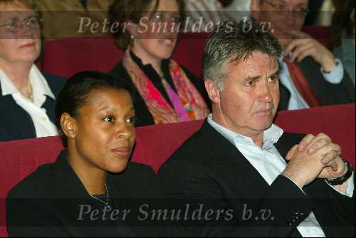 Amsterdam 11 april 2003
Presentatie boek Jan Roelfs in filmtheater
guus hiddink met vriendin