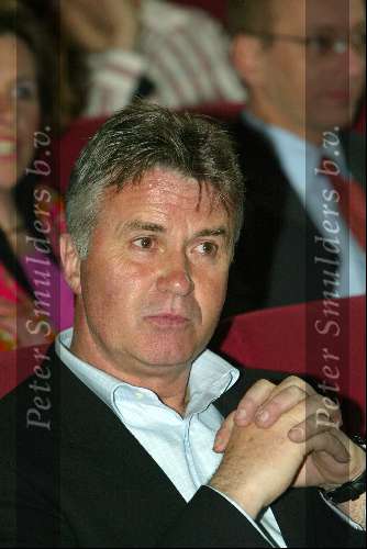 Amsterdam 11 april 2003
Presentatie boek Jan Roelfs in filmtheater
guus hiddink met vriendin