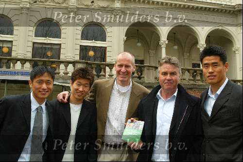 Amsterdam 11 april 2003
Presentatie boek Jan Roelfs in filmtheater
guus hiddink Park Lee