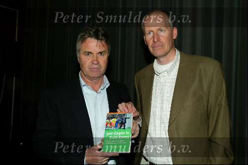 Amsterdam 11 april 2003
Presentatie boek Jan Roelfs in filmtheater
jan roelfs en guus hiddink
