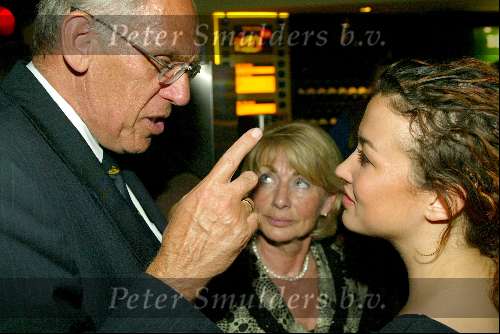 Amsterdam 16 april 2003
premiere van god los
katja schuurman en hans dijkstal