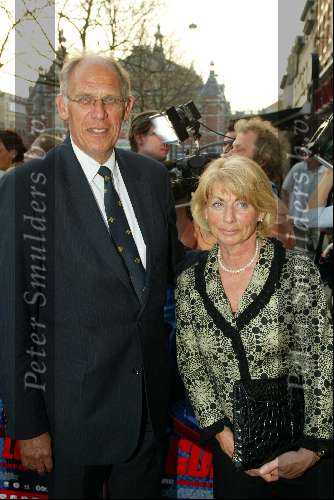 Amsterdam 16 april 2003
premiere van god los.
hans dijkstal met vrouw
