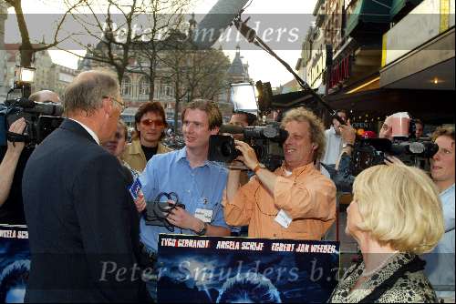 Amsterdam 16 april 2003
premiere van god los.
hans dijkstal met vrouw