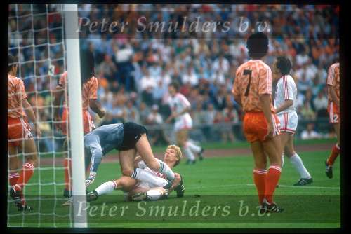 Munchen, 25 juni 1988 Finale Europees Kampioenschap 1988
Finale Nederland-Rusland, eindstand 2-0
1-0 door Ruud Gullit en 2-0 door Marco v Basten
Hans v Breukelen