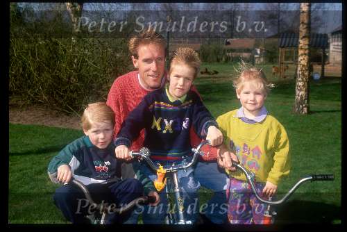Hans v Breukelen met zijn drie kinderen 1989