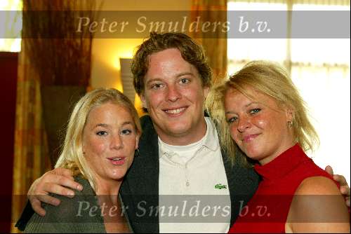 Bussum 25 april 2003
presentatie boek willem Ruis. van gijs groenteman
Nicolas Ruis , eva ruis en ineke  ruis