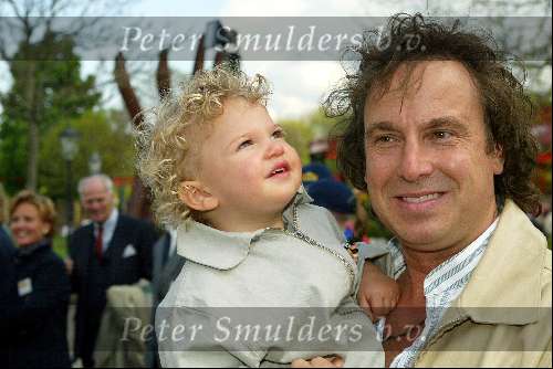 Slagharen 29 april 2003
Marco Borsato met Jada Borsato
in ponypark slagharen