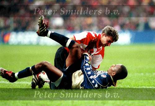 Kalou in duel met Jan Heintze
14 november 2000
PSV-FC Twente