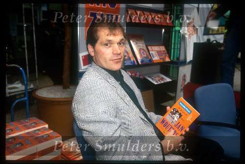 Jan Wouters met zijn boek