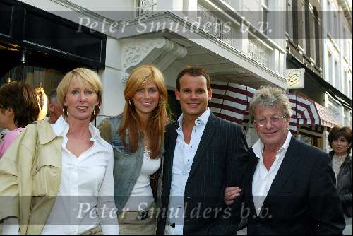 amsterdam 17 april 2003
receptie ralph lauren store op pc
jan des bouvrie met monique des bouvries  en estelle gullit en leco zadelhoff